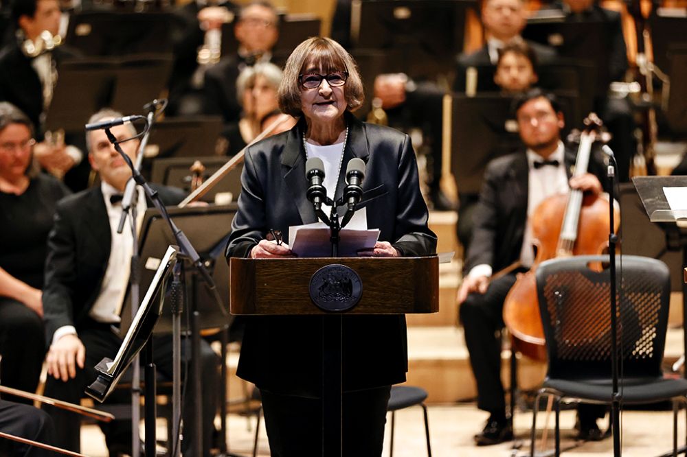 "De esta manera honramos la visión de una nación que dio luz a conjuntos musicales capaces de conectar a Chile con una tradición creativa universal, a través de la cual intérpretes y creadores continúan nutriendo el alma nacional", señaló la Rectora.